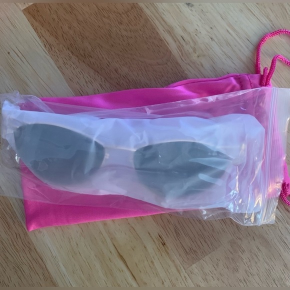 NWT OCEANUS X PLAYBOY SWIMWEAR PENNY LANE SUNGLASSES - LIMITED ADDITION - Picture 10 of 10